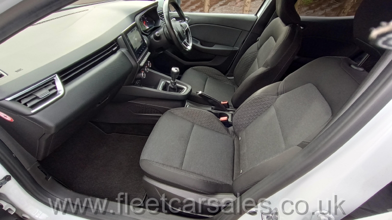 Renault Clio Iconic Diesel (4)